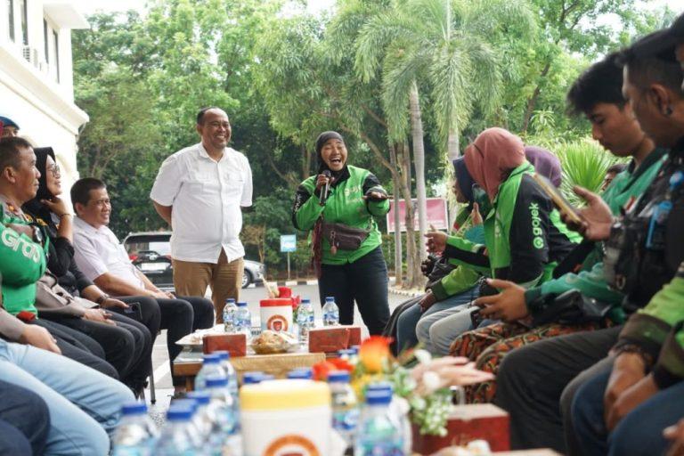 Polres Metro Bekasi dan Komunitas Ojol Jalin Kebersamaan Lewat Kegiatan Sosial dan Mendukung Aktifitas Yang Positif