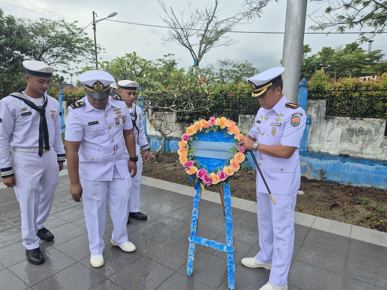 Hormati Jasa Pahlawan, Lanal Bintan Tabur Bunga Pada HUT Ke-80 TNI AL Tahun 2025