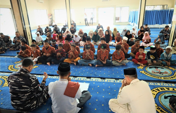 Komandan Kodaeral I Gelar Doa Bersama dan Santunan Anak Yatim Piatu, Duafa dan Santri