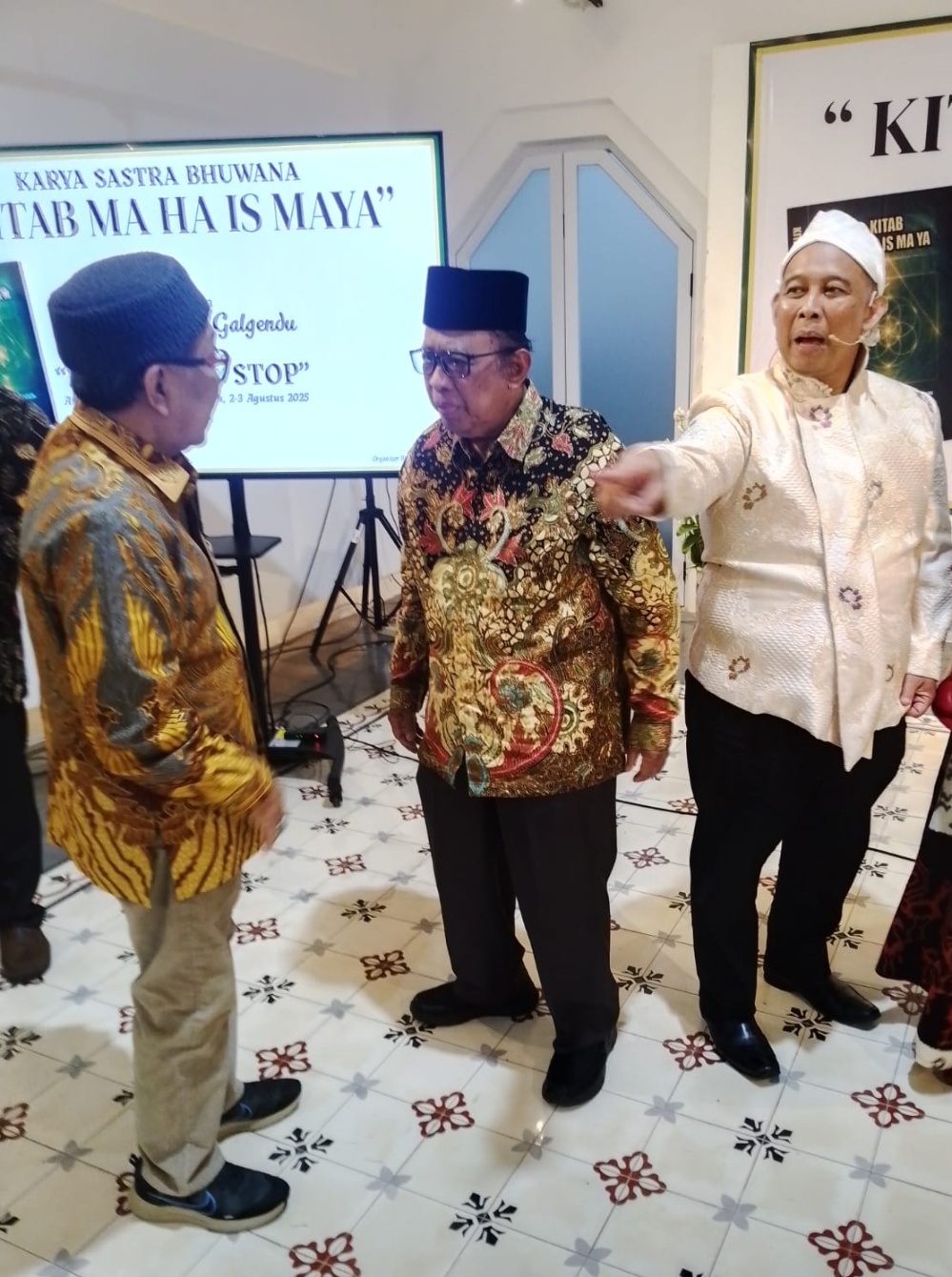 Jacob Ereste :Beragam Topik Diskusi Senin-Kamis GMRI Acap Mencuat Sekaligus Pada Waktu Yang Sama